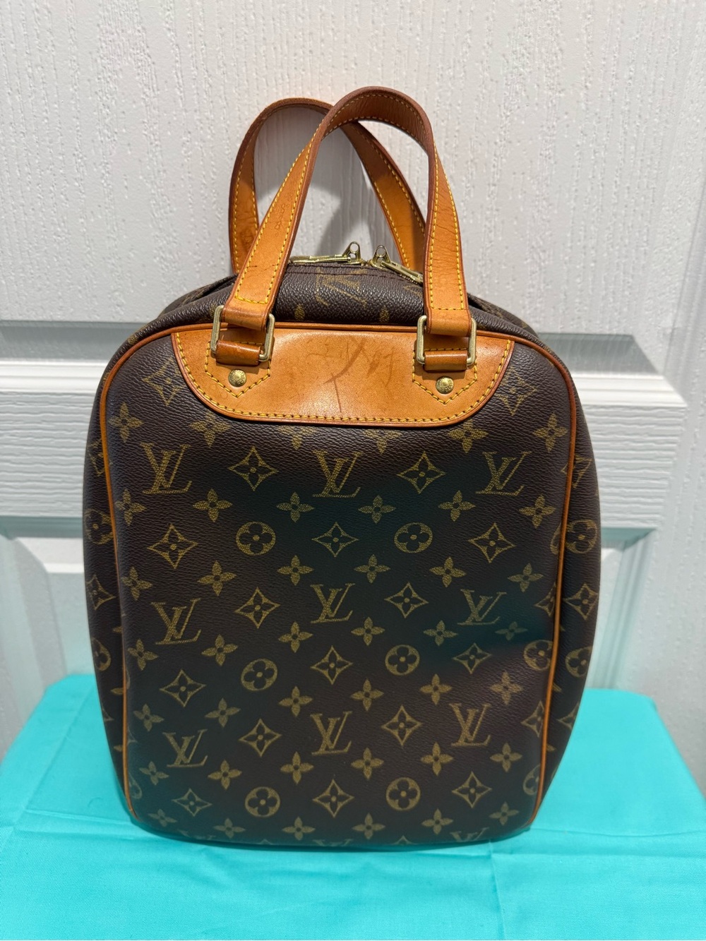 Louis Vuitton Monogram Excursion Travel Bag - Picture 2 of 15